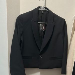 Express pitch black cropped blazer. Size small. Brand new with tags (never worn)